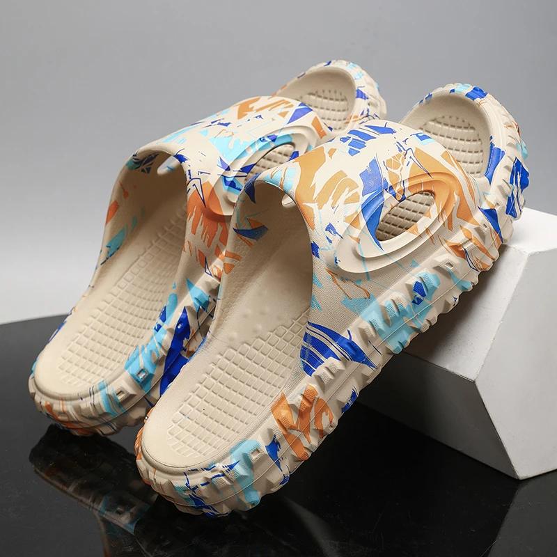 Уличные мужские тапочки Легкие мужские пляжные туфли Нескользящие шлепанцы для ванной Мягкие домашние сандалии Модные шлепанцы