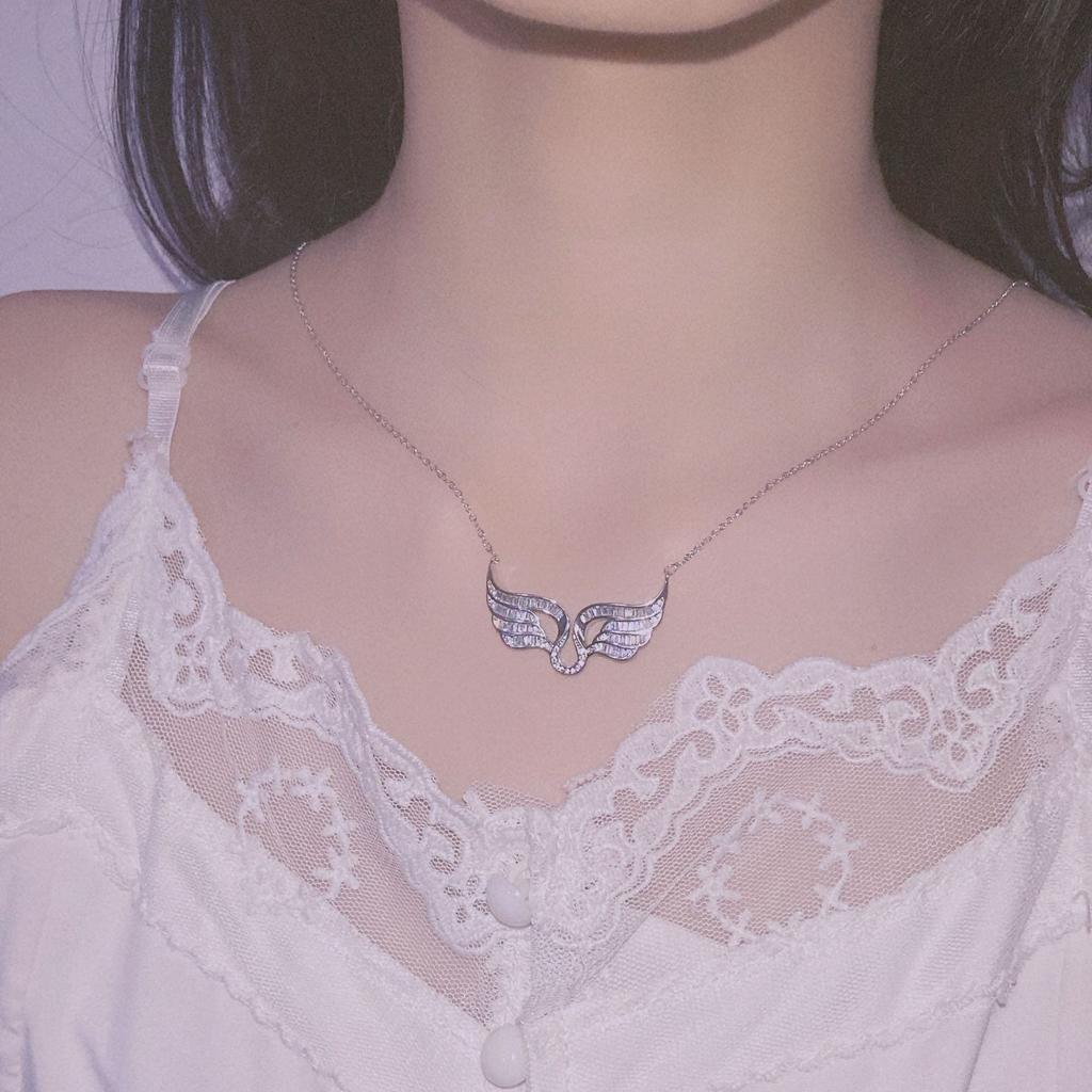 Ожерелье с крыльями ангела, инкрустированное микроцветными бриллиантами