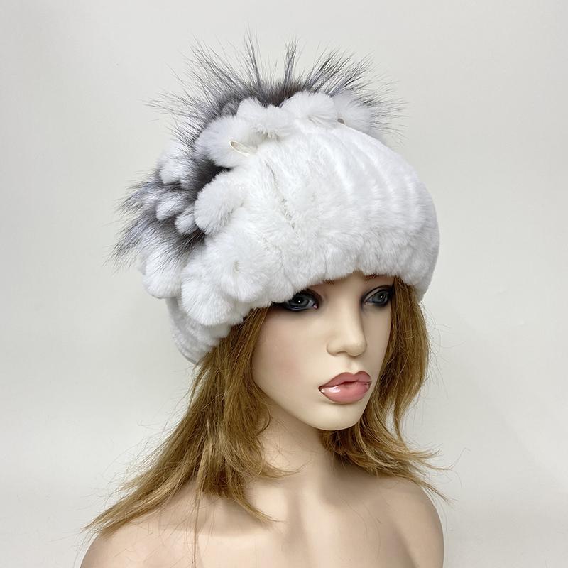 Сохраняйте уют этой зимой с нашей женской шапкой из кроличьего меха, модной и теплой
