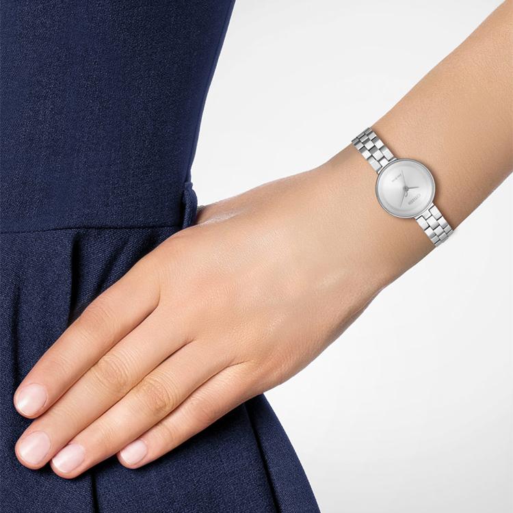 Citizen Часы Ecology Drive Collection с кварцевым механизмом на солнечных батареях и стальным ремешком EW5500-57A