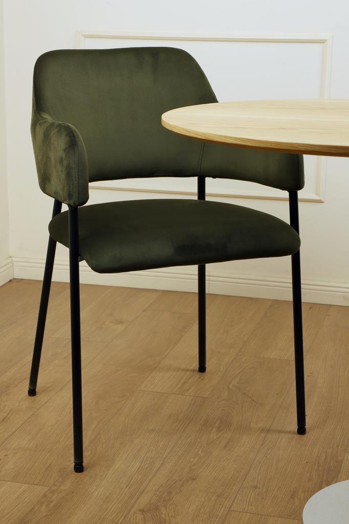Lima Green Velvet Chair With Armrests And Black Legs