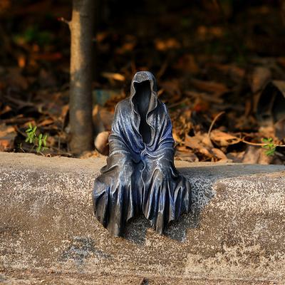 2023 Новый Reaping Solace Статуя сидящего жнеца Готическая настольная смола Черные скульптуры для домашнего декора Орнамент