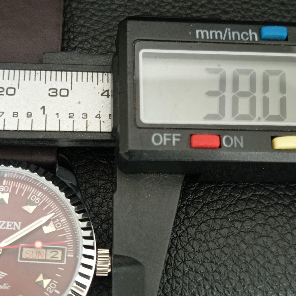 ВИНТАЖНЫЕ ОТРЕМОНТИРОВАННЫЕ МУЖСКИЕ АВТОМАТИЧЕСКИЕ ЧАСЫ CITIZEN 8200 ЯПОНИЯ КОРИЧНЕВЫЙ ЦИФЕРБЛАТ a447145-1