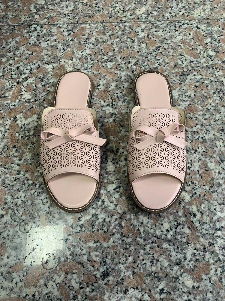 2025 летние новые односложные тапочки женские большие размеры плоские тапочки с бантом и рыбьим ртом, полые классные тапочки пятно 43