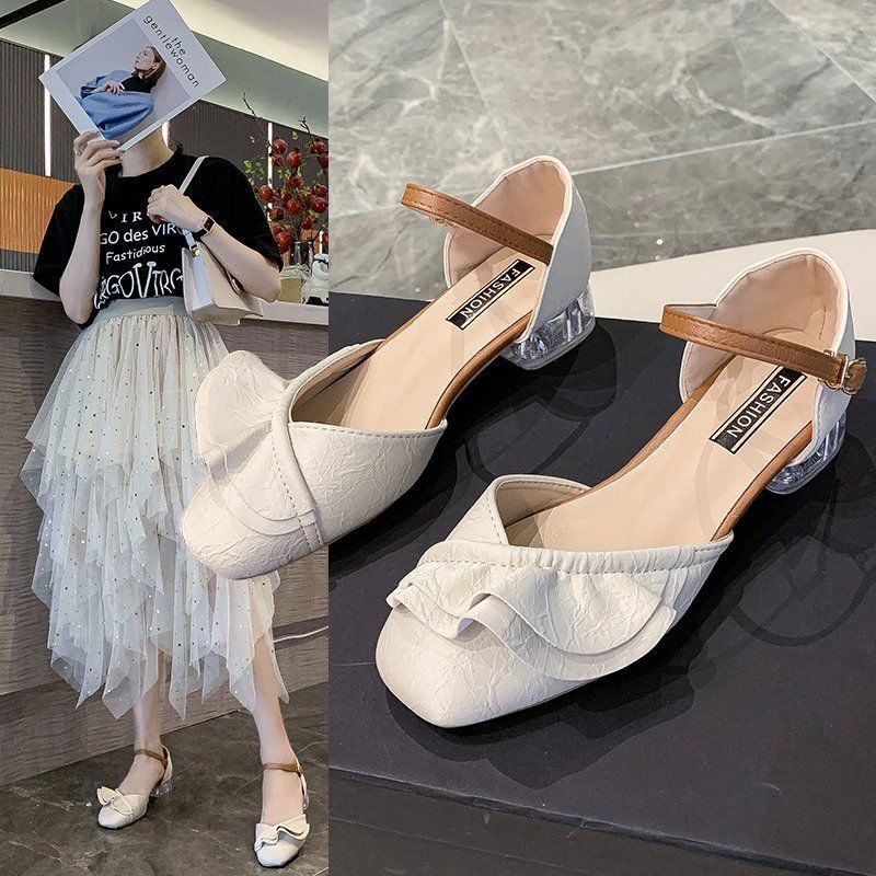 Прозрачные туфли на высоком каблуке. Женские летние модные босоножки на толстом каблуке. Модные туфли на среднем каблуке со стразами в сказочном стиле.