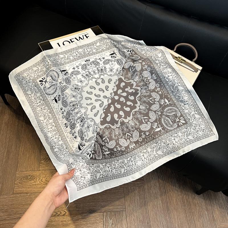 Spring and summer square scarf Korean version of women's scarf decorative binding wrist exquisite foreign style neck protection windproof headscarf