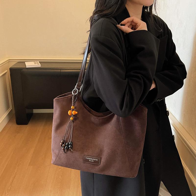 Вместительная повседневная сумка-тоут с темпераментом для поездок на работу 2025, универсальная женская модная трендовая ретро-сумка через плечо, взрыв высокого чувства