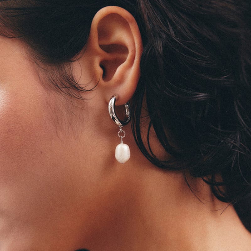 lowool Hoof pearl drop earrings