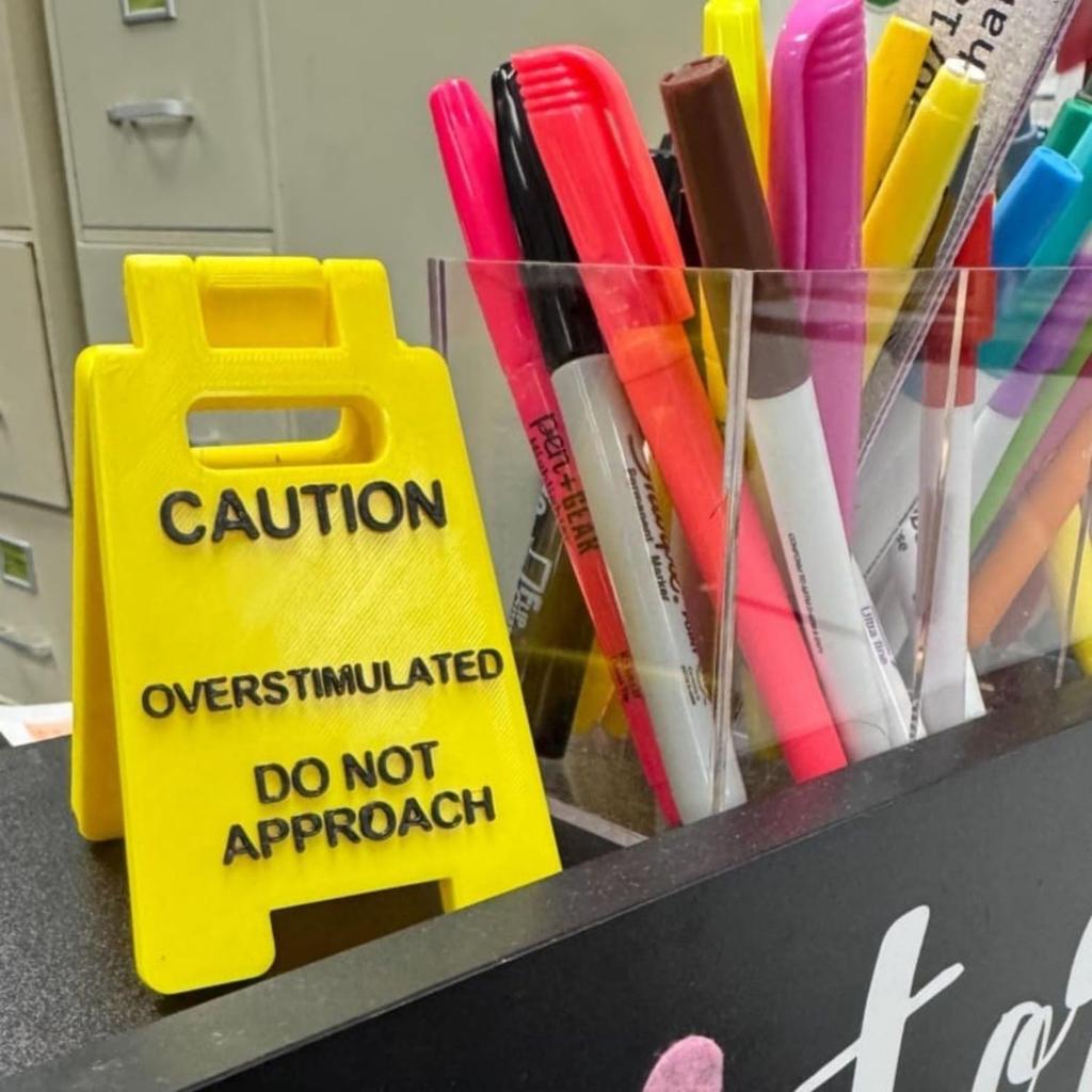 1Pc/2Pcs Caution Overstimulated Desk Sign, 3D Printed Funny Warning Brand Style Desktop Accessories
