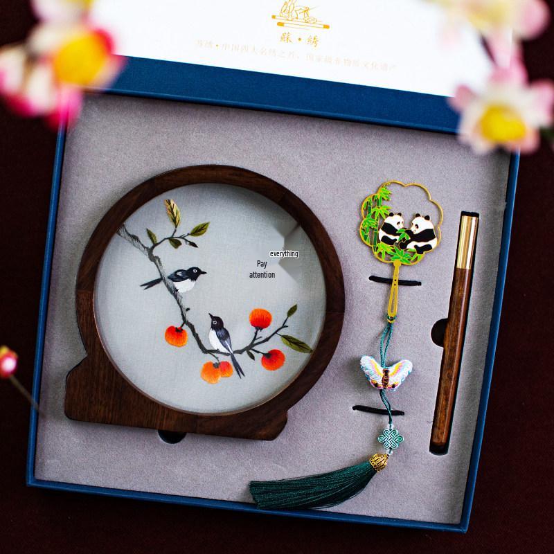 Китайский сувенир: Фигурка панды вышивка Сучжоу Подарок