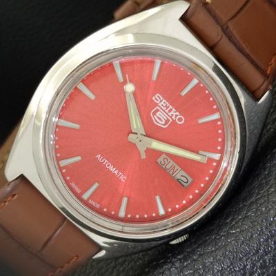 ЯПОНИЯ 7009A ВИНТАЖНЫЕ МУЖСКИЕ АВТОМАТИЧЕСКИЕ ЧАСЫ SEIKO 5 С КРАСНЫМ ЦИФЕРБЛАТОМ a701361-5