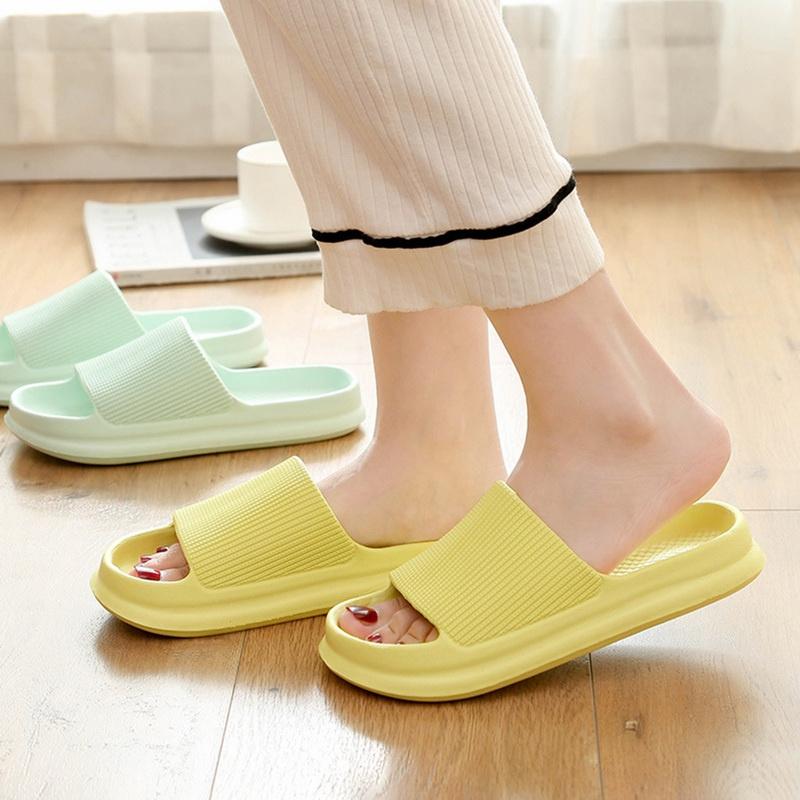 Заказ домашних тапочек на два размера больше. Летняя спальня, бесшумная пара, ванная комната, купание, нескользящие женские сандалии и тапочки с мягкой подошвой.
