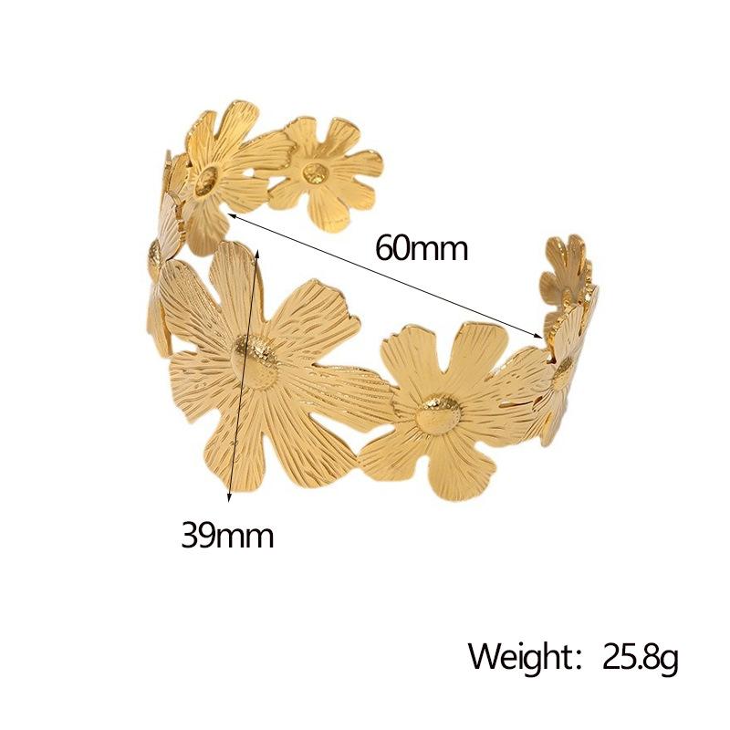 Stainless Steel Non-tarnish Hypoallergenic Vintage Temperament Retro Flower Bracelet French Personality Exaggerated Design