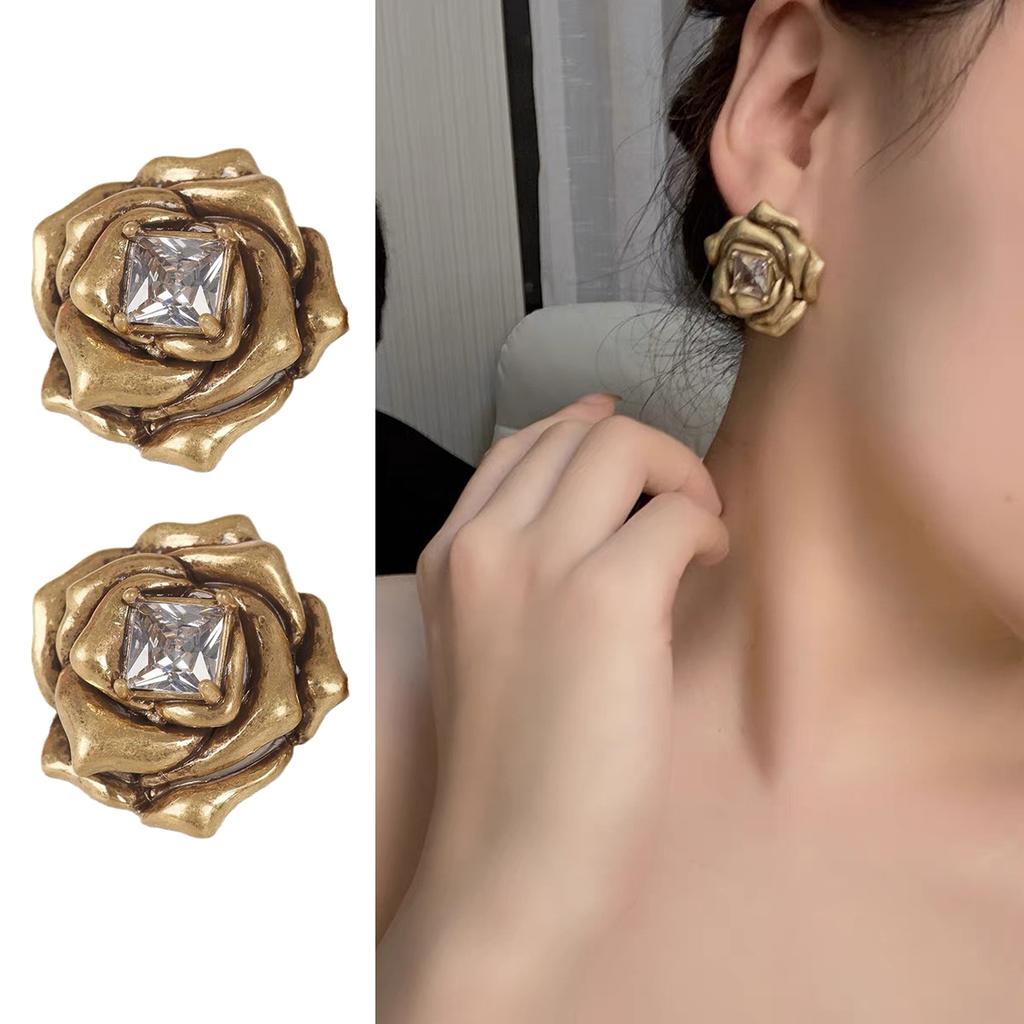Модные серьги-цветки камелии золотистого тона, удобные для женщин, портативные, подходят для повседневной и вечерней одежды, стильные наряды