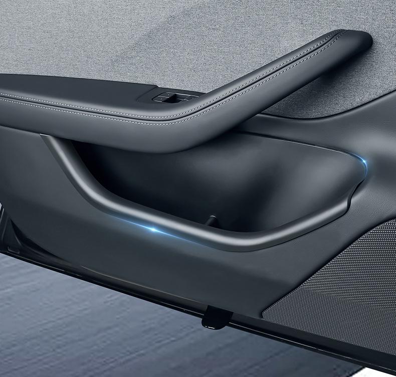 Обновленная Tesla Model Y - Декоративный аксессуар: Коврик-органайзер для слотов в дверных карманах