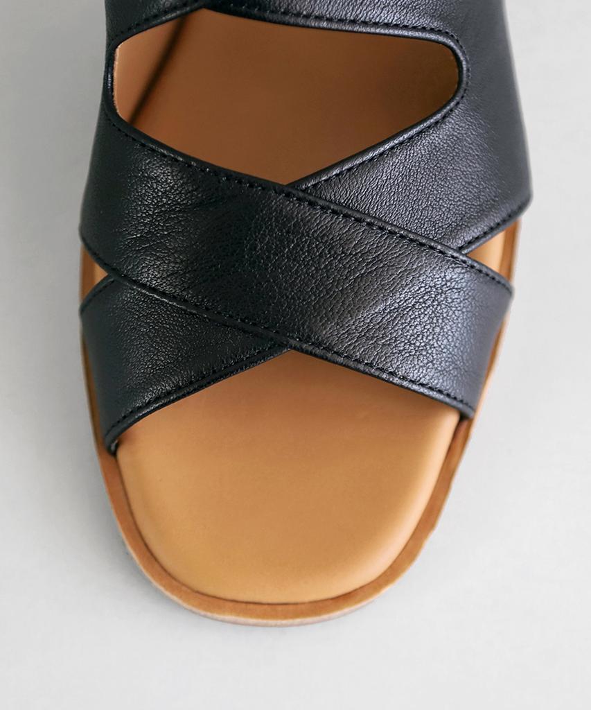 Heenn Leather Crossover Sandals. Black