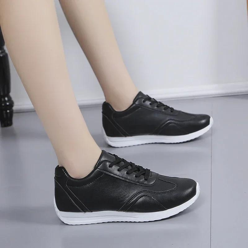 Модные белые кожаные кроссовки, спортивная вулканизированная обувь, удобные весенние кроссовки, повседневная обувь, модная школьная теннисная женская спортивная обувь