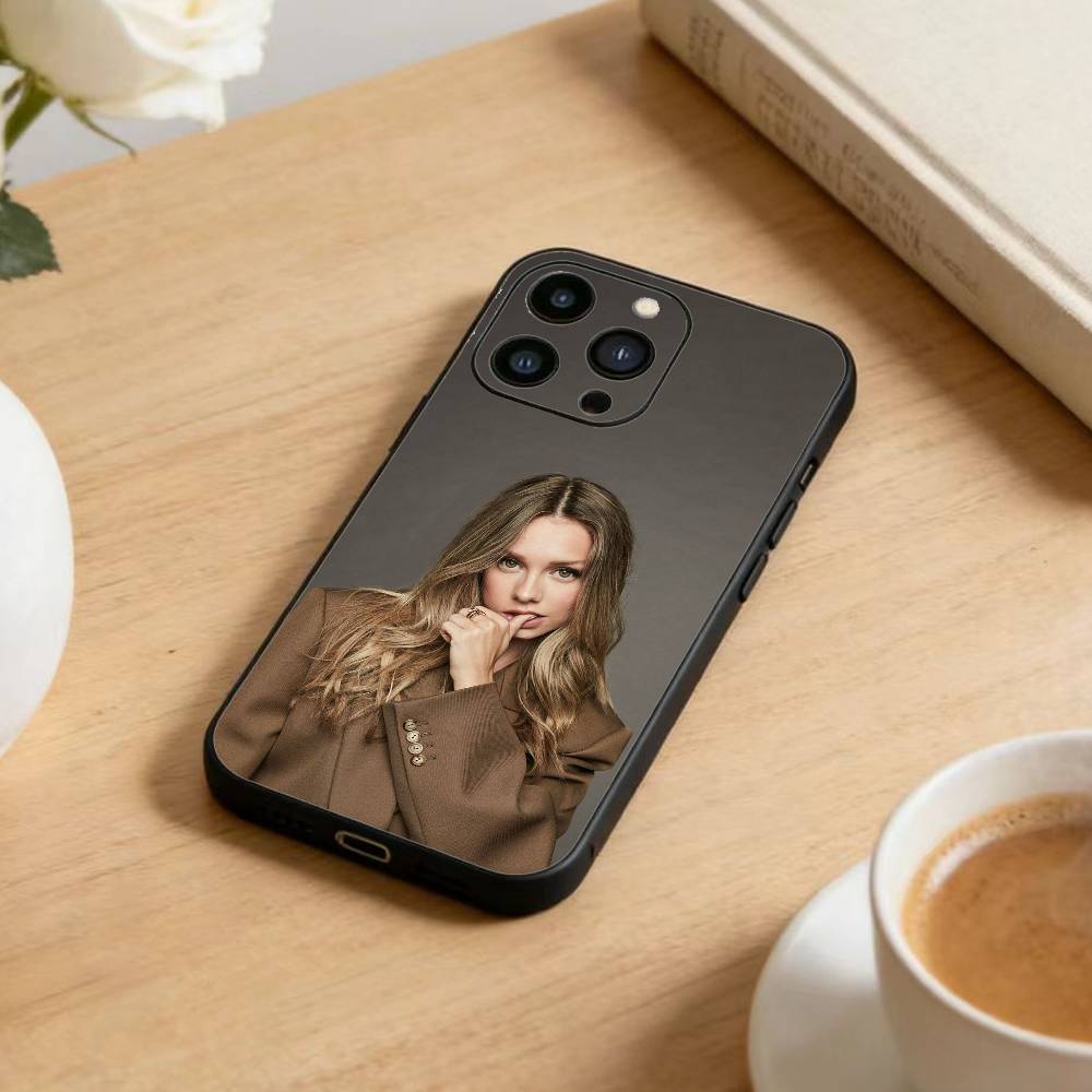 E-Ester Exposito  Phone Case For iPhone 16,15,14,13,12,17,Pro Max,Plus Silicone Black Case