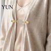 Dress Closure Clips 2Pcs Vintage Sweater for Women Girls, Retro Faux Pearl And Rhinestones Cardigan Clips, Elegant Fashionable Collar Pin Dresses