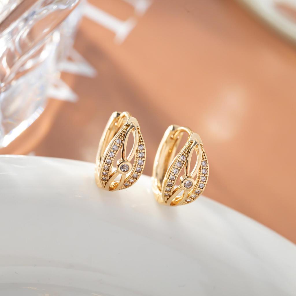 Серьги-лепестки Cross Fashion из циркония в стиле легкой роскоши