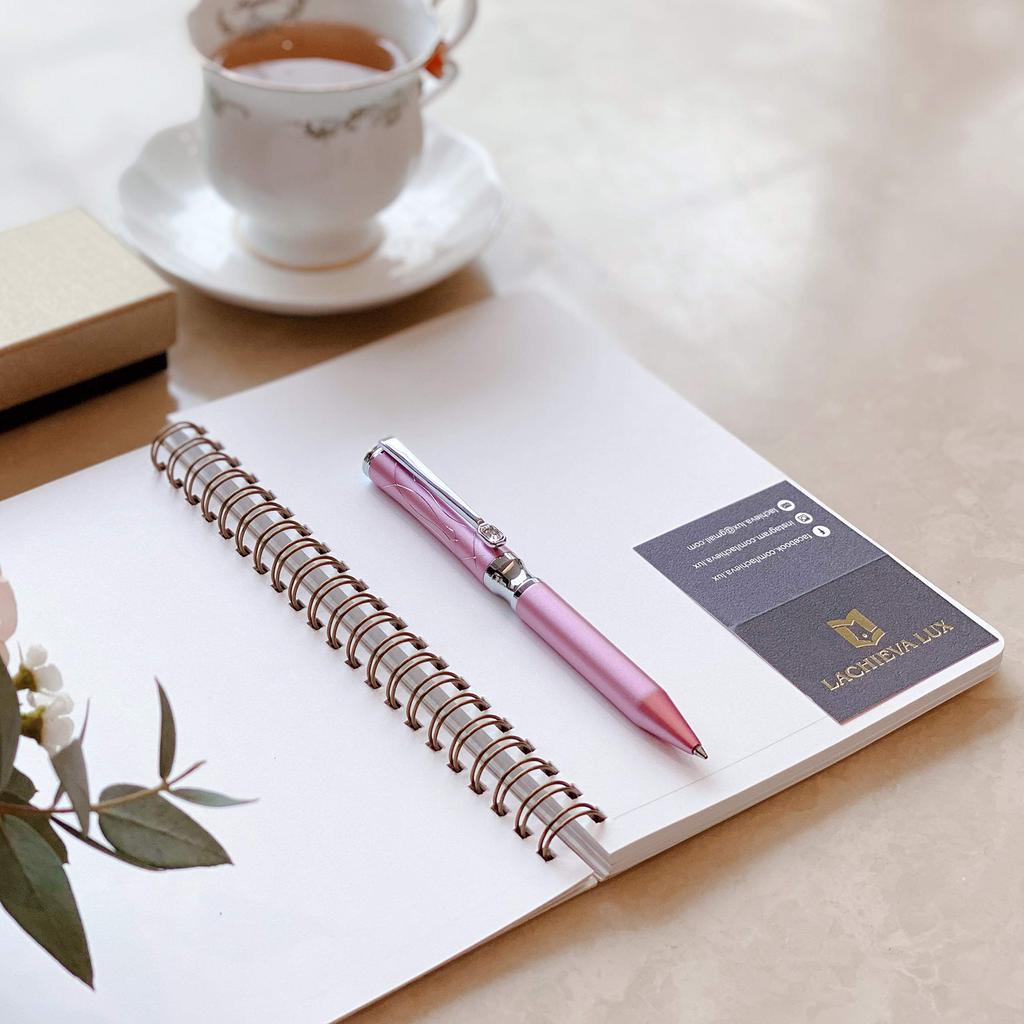 LACHIEVA LUX Jinki Роскошный Пишущий Инструмент Канцелярские Товары Роскошная Металлическая Шариковая Ручка Подарочный Набор с Клипом из Швейцарского Кристалла 1 Черная и 1 Розовая (Немецкие чернила,