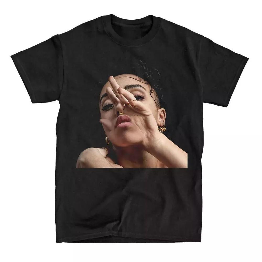 FKA Twigs ПЕВИЦА ГОРЯЧАЯ ЧЕРНАЯ Футболка с коротким рукавом Полный размер S-5XL