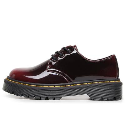 Женские туфли с маленькими отверстиями на толстой подошве, низкие, из кожи, меняющие цвет на красный, с круглым носком, повседневные, студенческие, полуботинки на средней толщине подошве-маффин