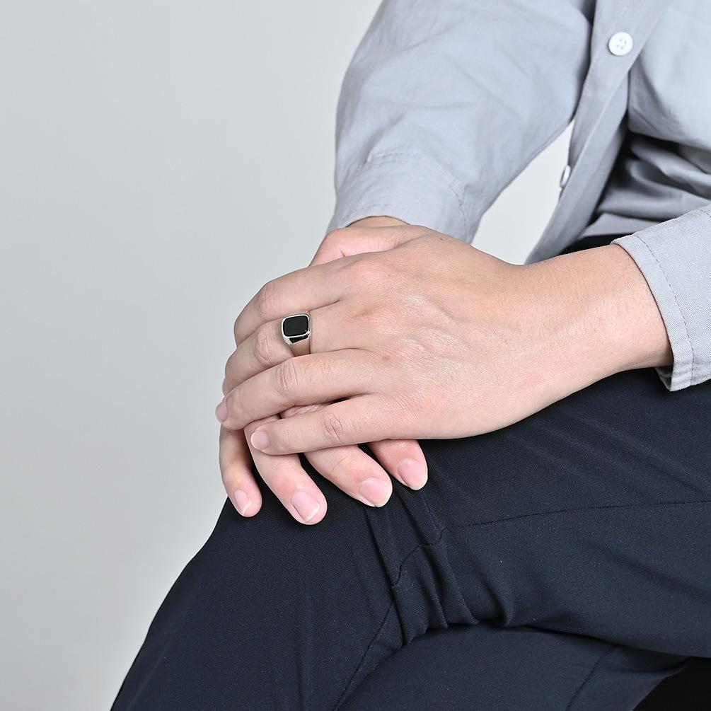 Кольцо из черного тигрового глаза для мужчин, полированная полоса из нержавеющей стали, минималистичное унисекс украшение, камень овальный кабошон, современное гендерно-нейтральное кольцо