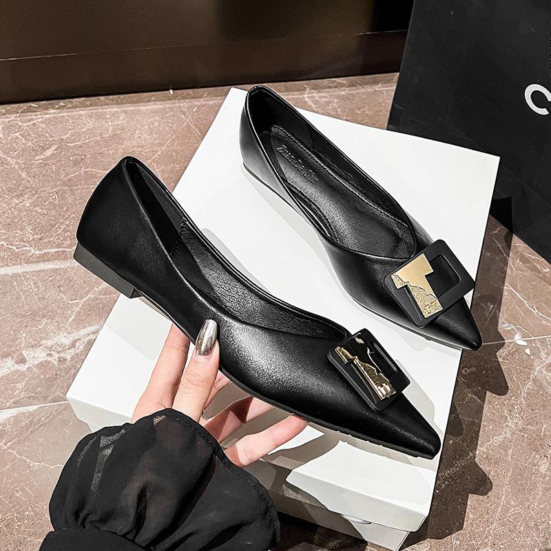 Остроносые туфли-лодочки женские новые темпераментные с мелким вырезом на плоской подошве ladyshoes с мягкой подошвой черные туфли