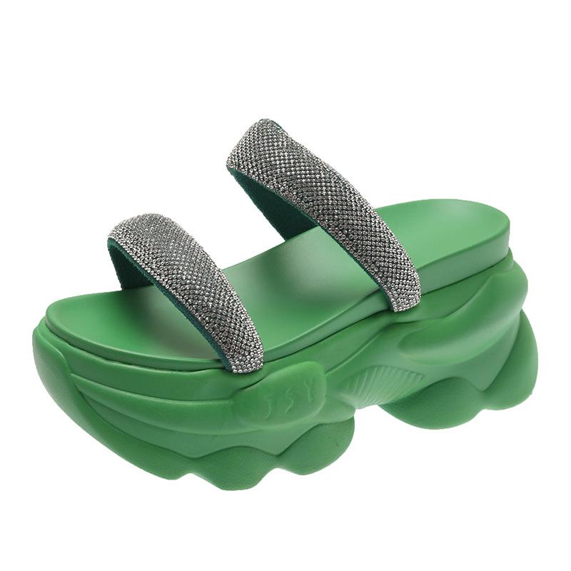 Летние босоножки и тапочки на толстой подошве «Бисквит». Туфли и тапочки на высоком каблуке с открытым носком и стразами.