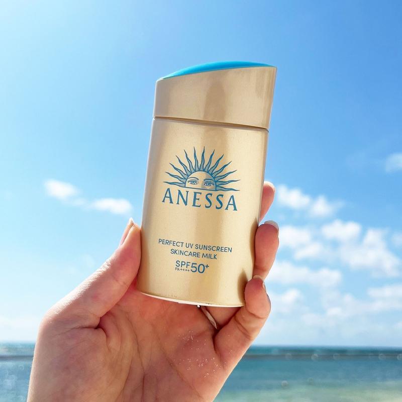 ANESSA Солнцезащитное молочко для ухода за кожей Perfect UV SPF 50+ PA++++ 60 мл