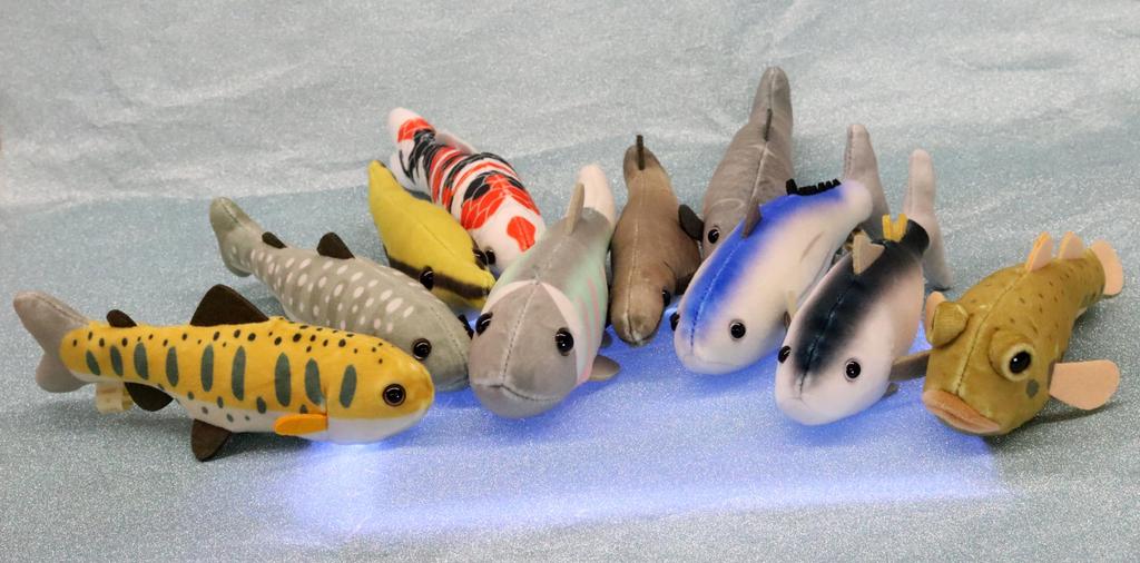 Игрушка плюшевая Рыбка Пиш Маленькая и Цветная - Нажмите на животик, чтобы издать пищащий звук - Оикава