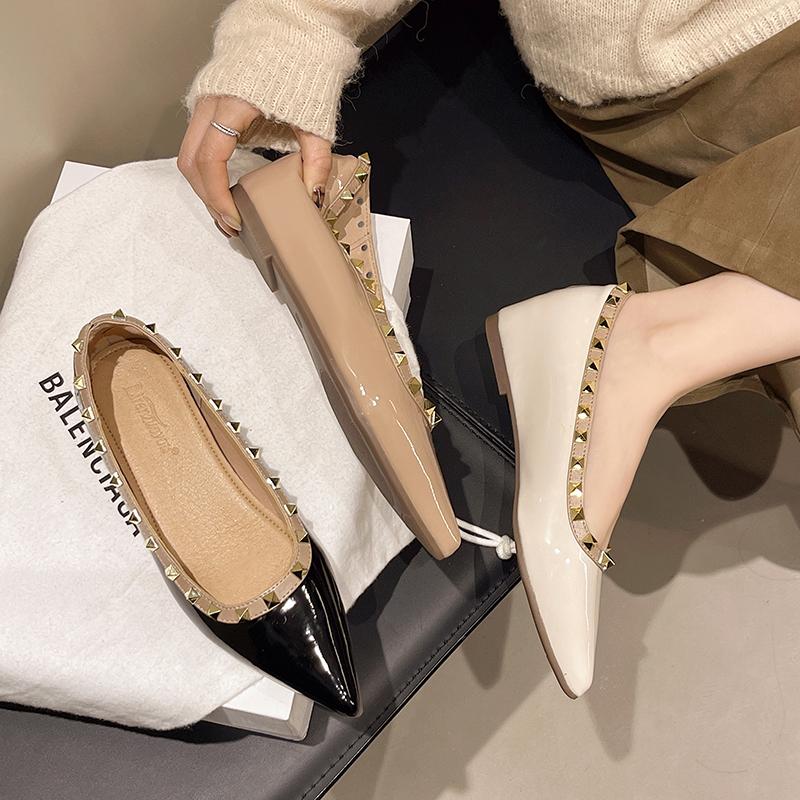 Fashion 2025Female Plus Size  Gold Rivets Adult  Matte Shiny Summer Beach Shoes Women's Fashion On Flats White Black Red Patchwork