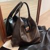 2025 New Casual Niche Design Single Shoulder Tote Bag Women's Simple Commuting Large Capacity Soft Leather Underarm Bag
