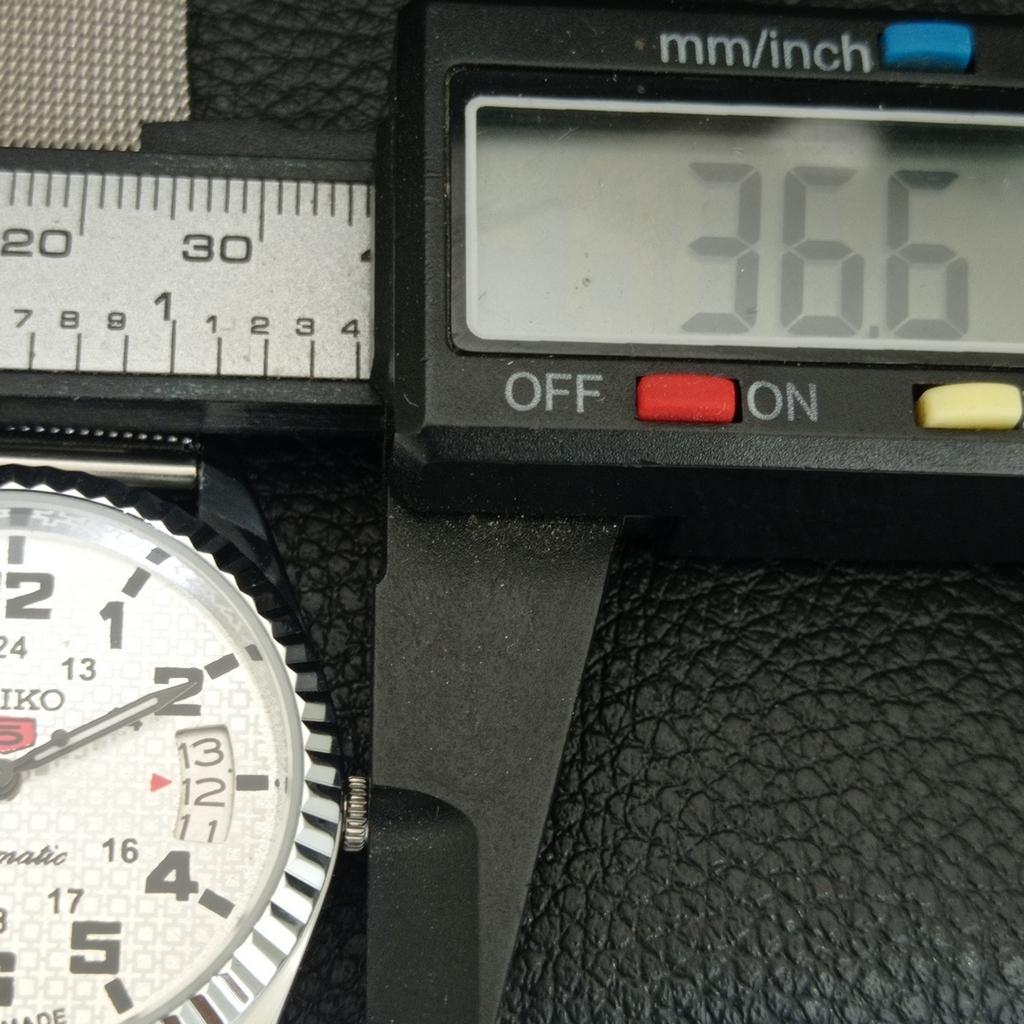 ВИНТАЖНЫЕ ОТРЕМОНТИРОВАННЫЕ МУЖСКИЕ АВТОМАТИЧЕСКИЕ ЧАСЫ SEIKO 5 ЯПОНИЯ СЕРЕБРЯНЫЙ ЦИФЕРБЛАТ a443989-1