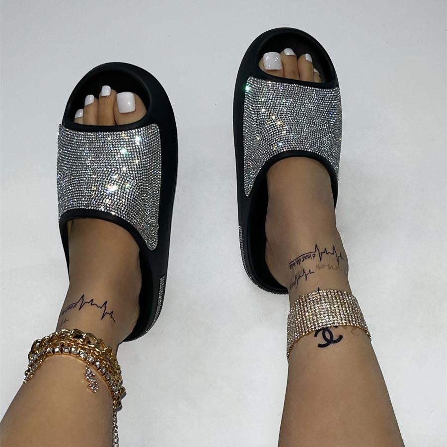 Женские шлепанцы, модные шлепанцы на платформе со стразами, уличные нескользящие пляжные сандалии, новинка 2023 года, летние женские тапочки