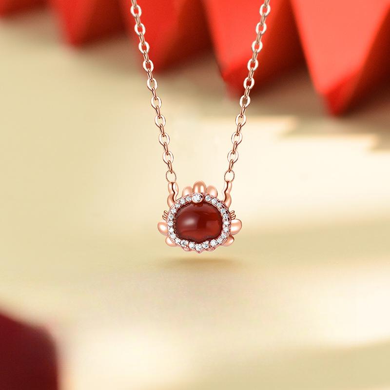 Оригинальная цепочка на ключицу с подвеской в виде дракона в китайском стиле с изображением дракона и зодиака в национальном стиле с красным агатом