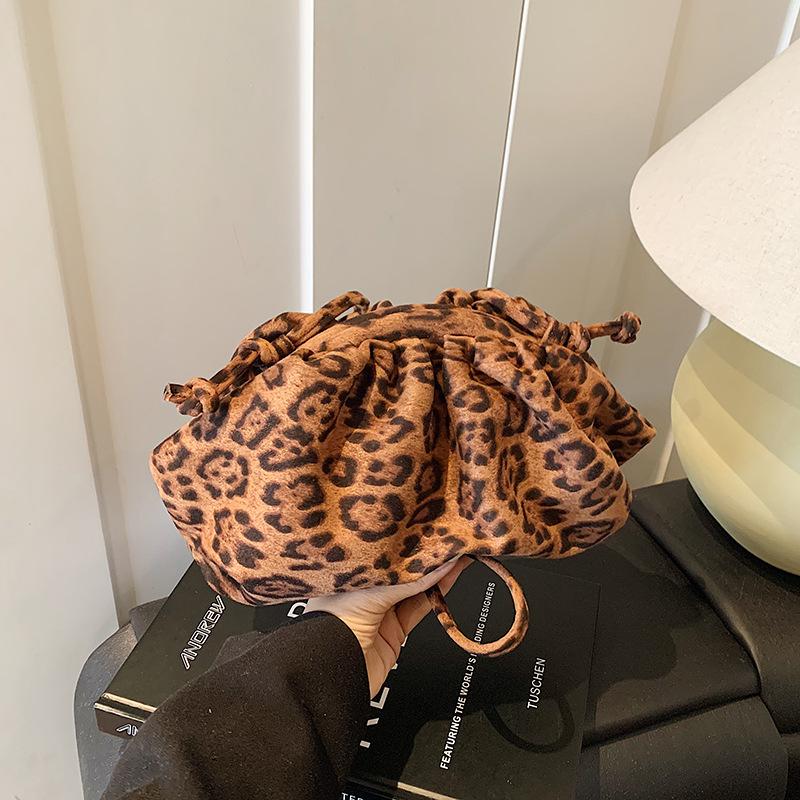 Suede leopard print bag women's autumn and winter 2025 new niche matte retro shoulder messenger bag pleated cloud bag