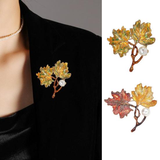 Женская брошь в форме клена с эмалью, капающей маслом, искусственный жемчуг, декор в стиле ретро, противоскользящая полировка