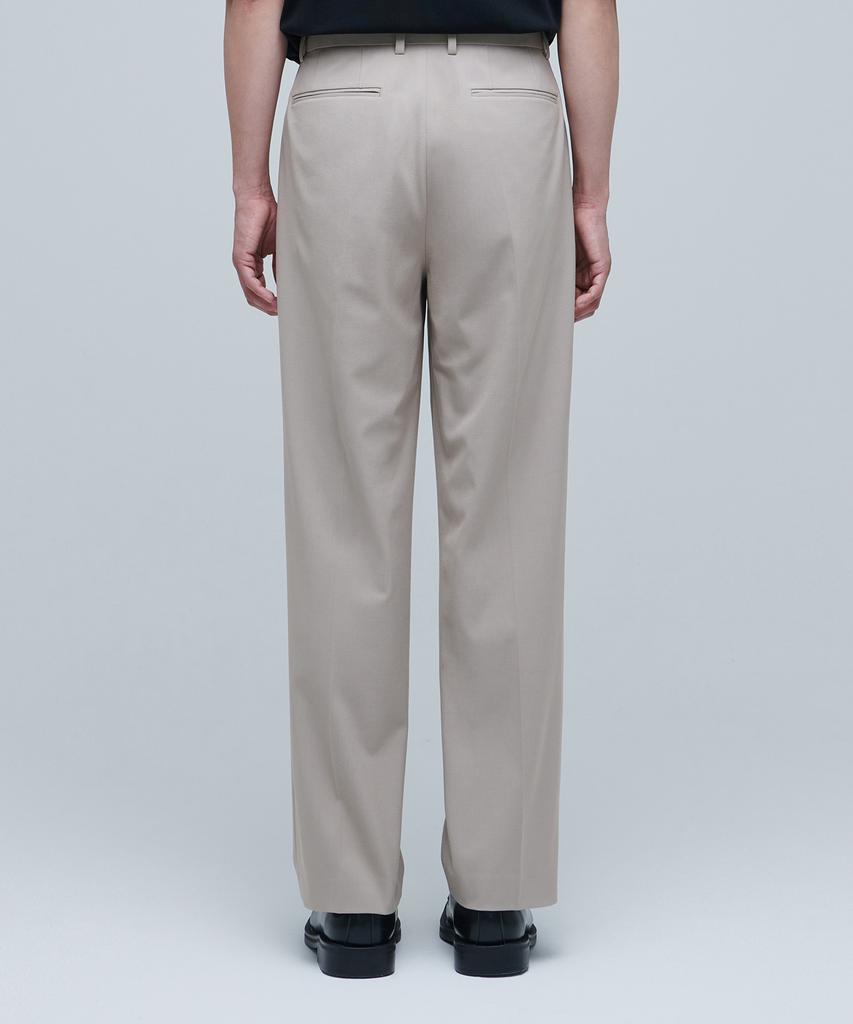 MUSINSA STANDARD Lightweight Three-Puck Semi-Balloon Slacks [Light Beige]