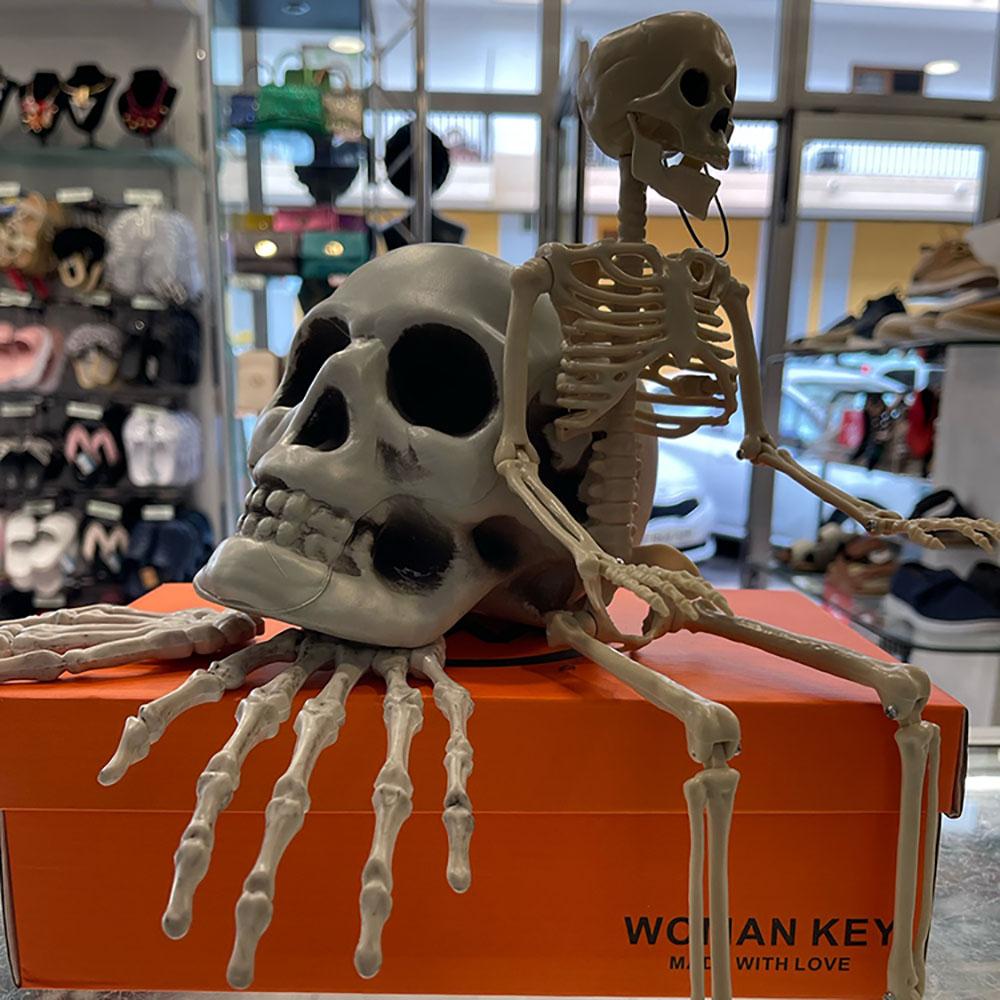 Realistic Plastic Skeleton Hands Halloween Horror Haunted House Decoration Props One Pair