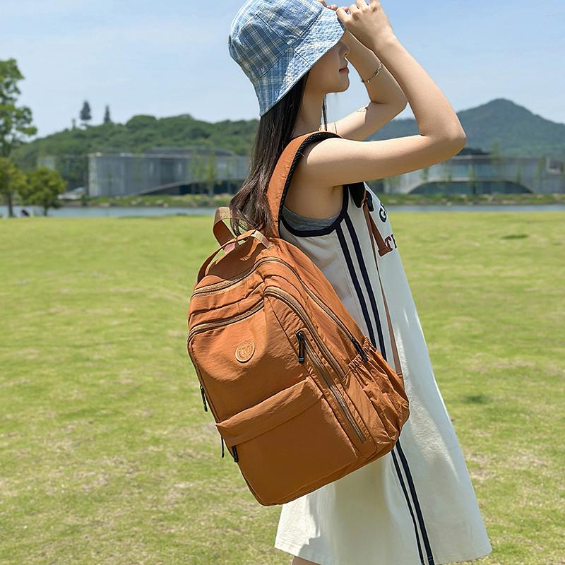 Lightweight Backpack Women's Outdoor Backpack Large Capacity Travel Bag Student Schoolbag