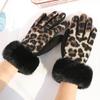 Fashion Personality Leopard Spot Soft Plush Touch Screen Ladies Gloves Plus Velvet Driving Inside To Keep Warm and Cold