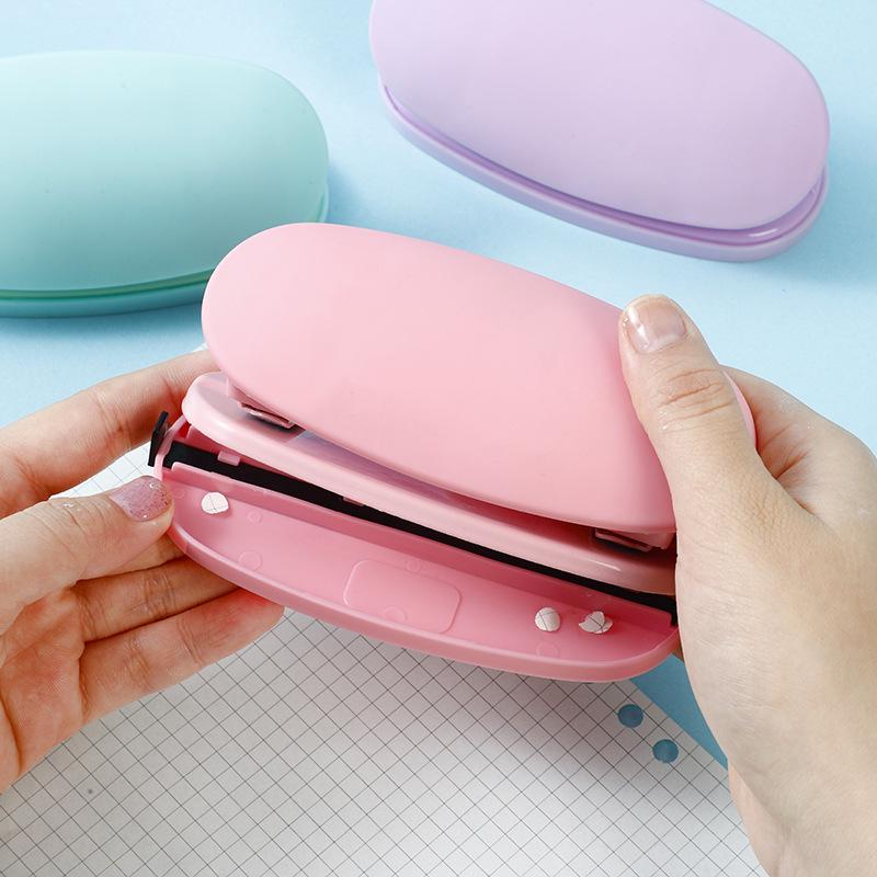 Дырокол Macaron Color 6 мм с двумя отверстиями, линейкой, силиконовой ручкой, дизайном, облегчающим труд