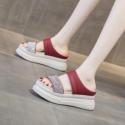 Летняя обувь сандалии на одной платформе со стразами женские 2025 новые простые модные корейская версия с открытым носком сандалии на платформе тренд