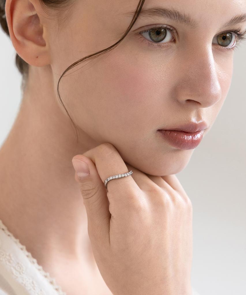 Изогнутое кольцо Tatiana с кубическим цирконием Cr1896