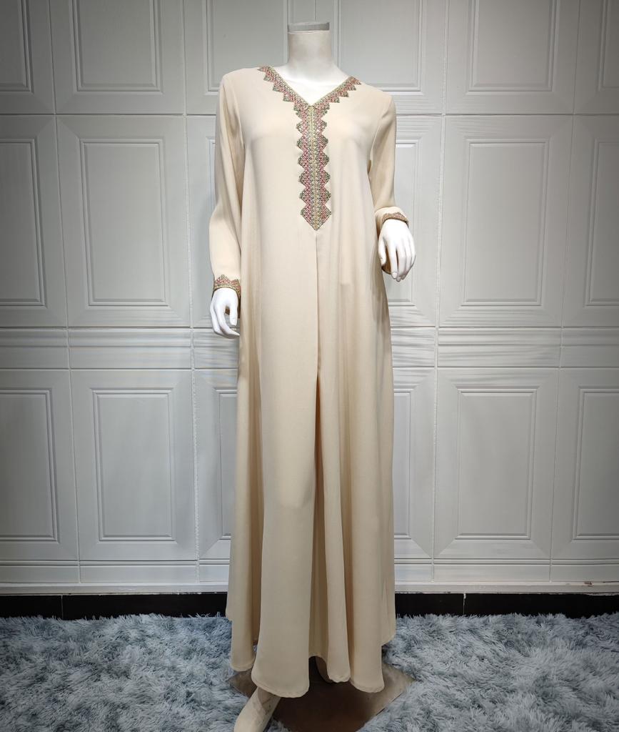 Платье-халат для мусульманок со стразами