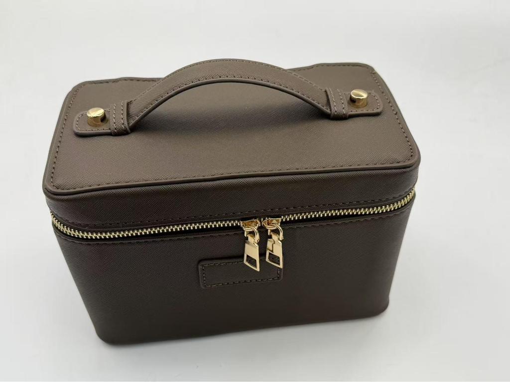 Portable Cross-Grain Leather Cosmetic Bag with Gold Hardware - Makeup and Skincare Travel Organizer