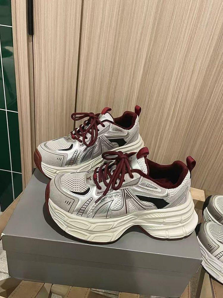 2025 весна маленькие спортивные туфли ультралегкие дышащие на толстой подошве увеличивающие рост повседневные туфли женские универсальные красные кроссовки «папа» Ankola