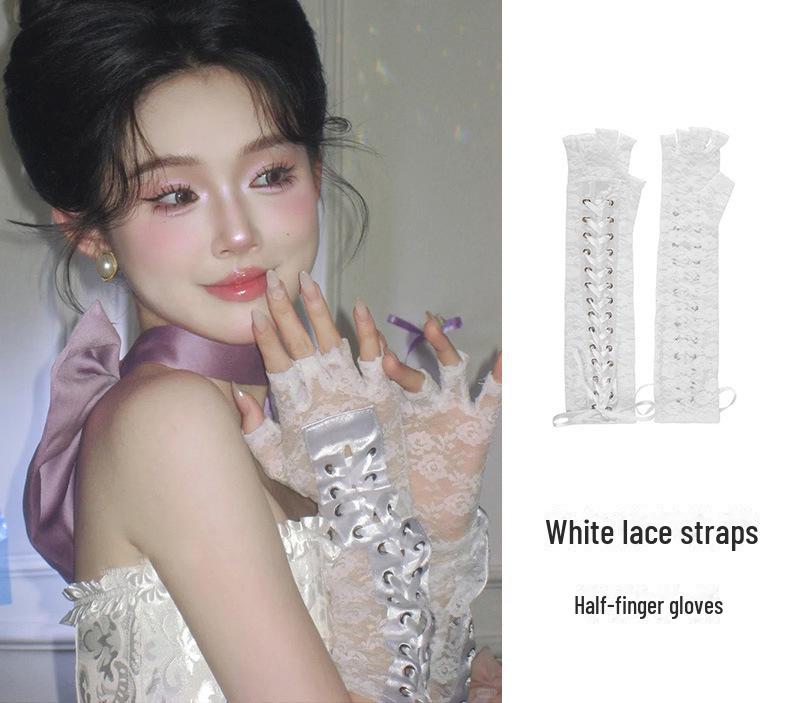 Длинные перчатки из белого атласа и кружева с бриллиантами для свадебных и торжественных фотосессий